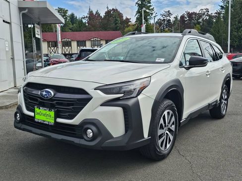 Used 2024 Subaru Outback Premium AWD/4WD image 3