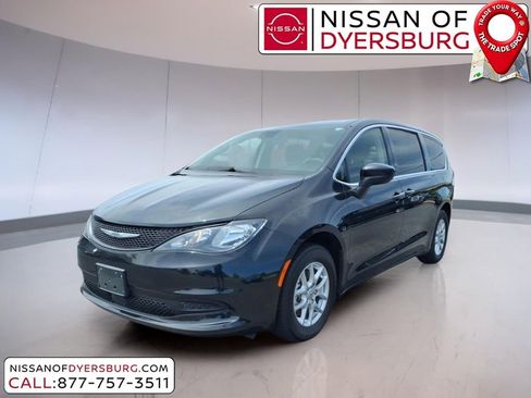 Used 2023 Chrysler Voyager LX FWD image 7