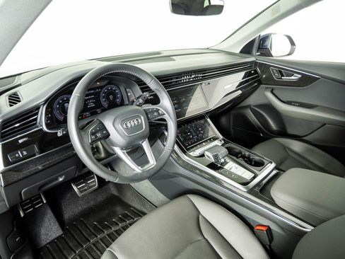 Used 2020 Audi Q8 Prestige AWD/4WD image 4
