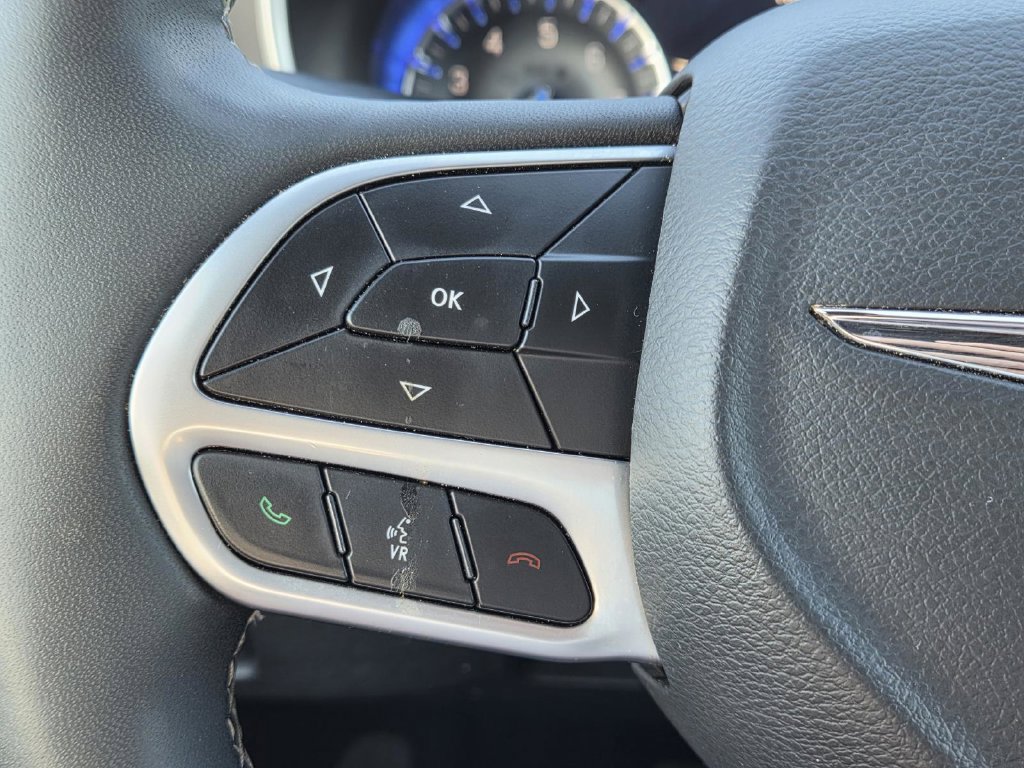 Used 2025 Chrysler Pacifica Select FWD image 19