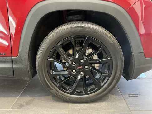 Used 2024 GMC Terrain SLE w/ Driver Convenience Package FWD image 12
