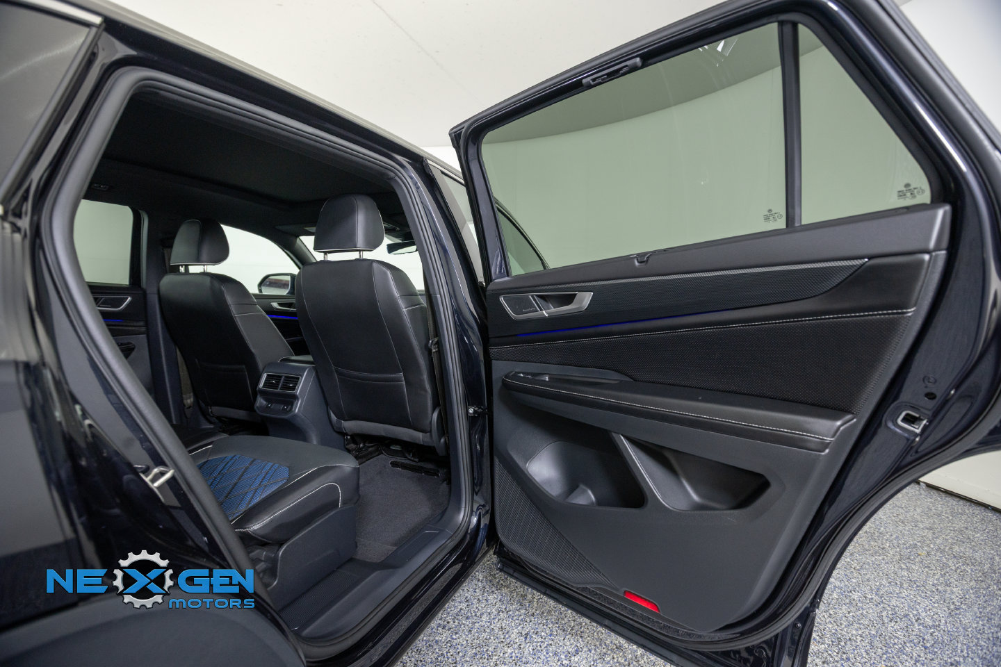 Used 2024 Volkswagen Atlas Cross Sport SEL Premium R-Line AWD/4WD image 36