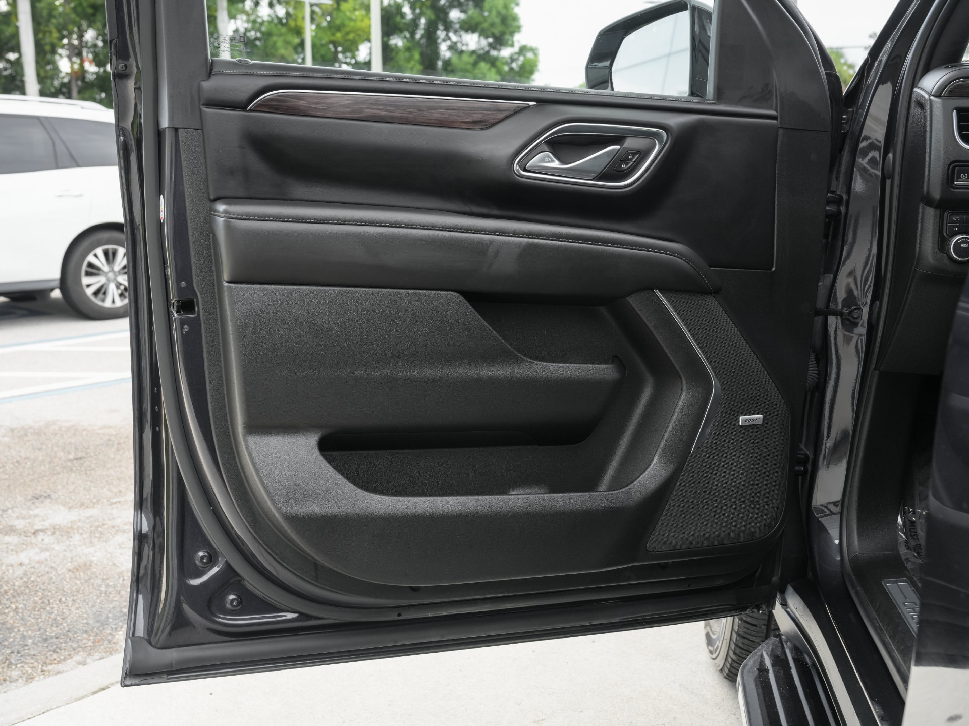 Used 2023 Chevrolet Tahoe LT AWD/4WD image 31