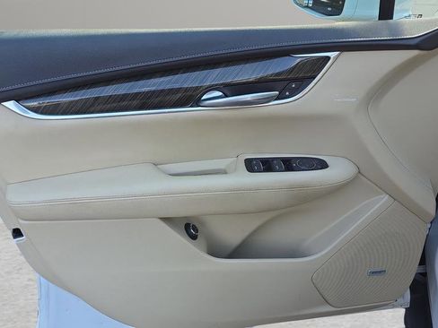 Used 2018 Cadillac XT5 AWD image 17