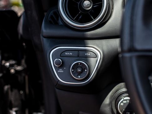 Used 2017 Ferrari California T RWD image 31