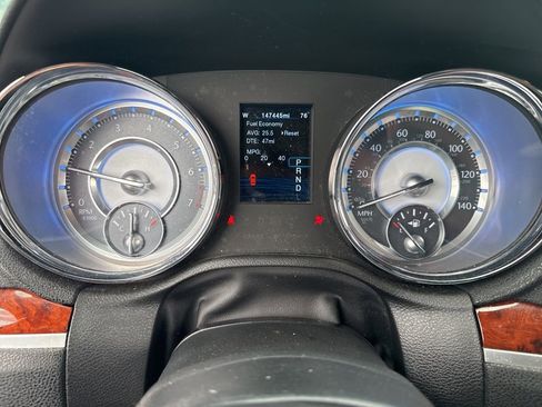 Used 2012 Chrysler 300 Limited image 9