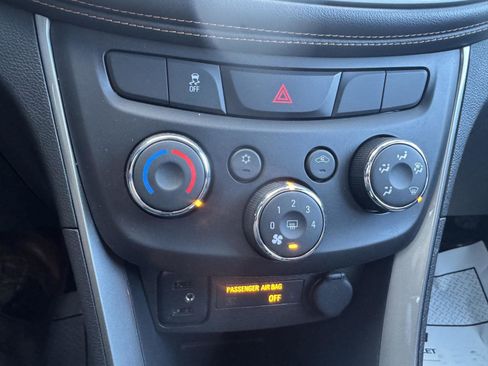 Used 2017 Chevrolet Trax LT w/ LT Convenience Package image 18