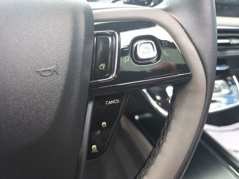 Used 2025 Lincoln Corsair AWD w/ Equipment Group 101A image 18