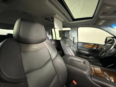 Used 2018 Cadillac Escalade ESV Premium Luxury AWD/4WD image 31