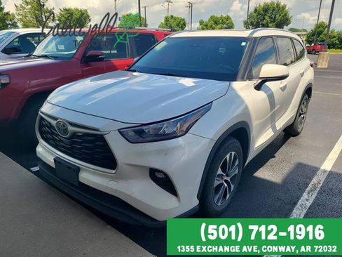 Used 2020 Toyota Highlander XLE FWD image 1