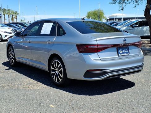 Certified 2025 Volkswagen Jetta SE FWD image 5