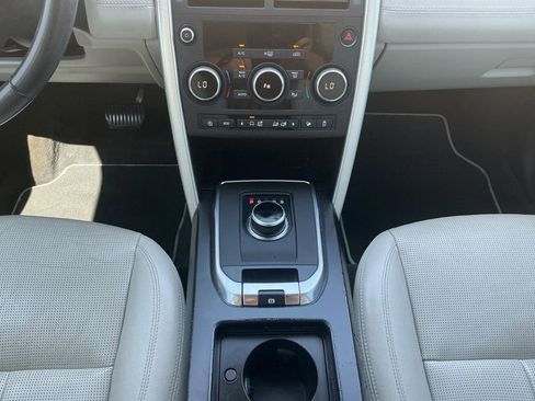 Used 2019 Land Rover Discovery Sport SE AWD/4WD image 20