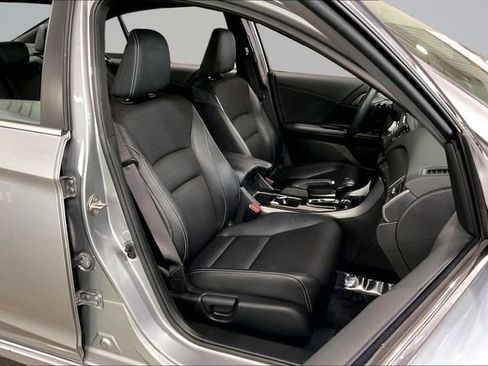 Used 2017 Honda Accord Sport image 7