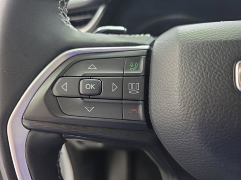 Used 2025 Jeep Grand Cherokee Altitude image 15