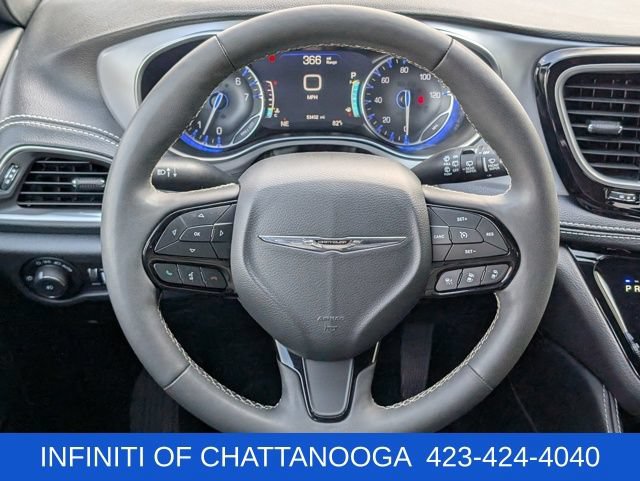 Used 2025 Chrysler Pacifica Limited FWD image 26