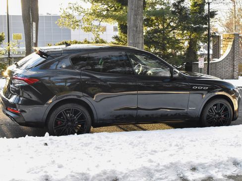 Used 2021 Maserati Levante S GranSport image 10