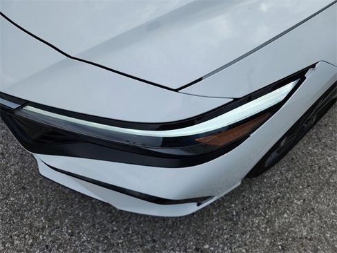 New 2025 Hyundai Elantra Limited image 6