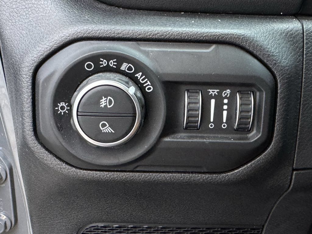 Used 2021 Jeep Gladiator Overland w/ Popular Equipment Package AWD/4WD image 22