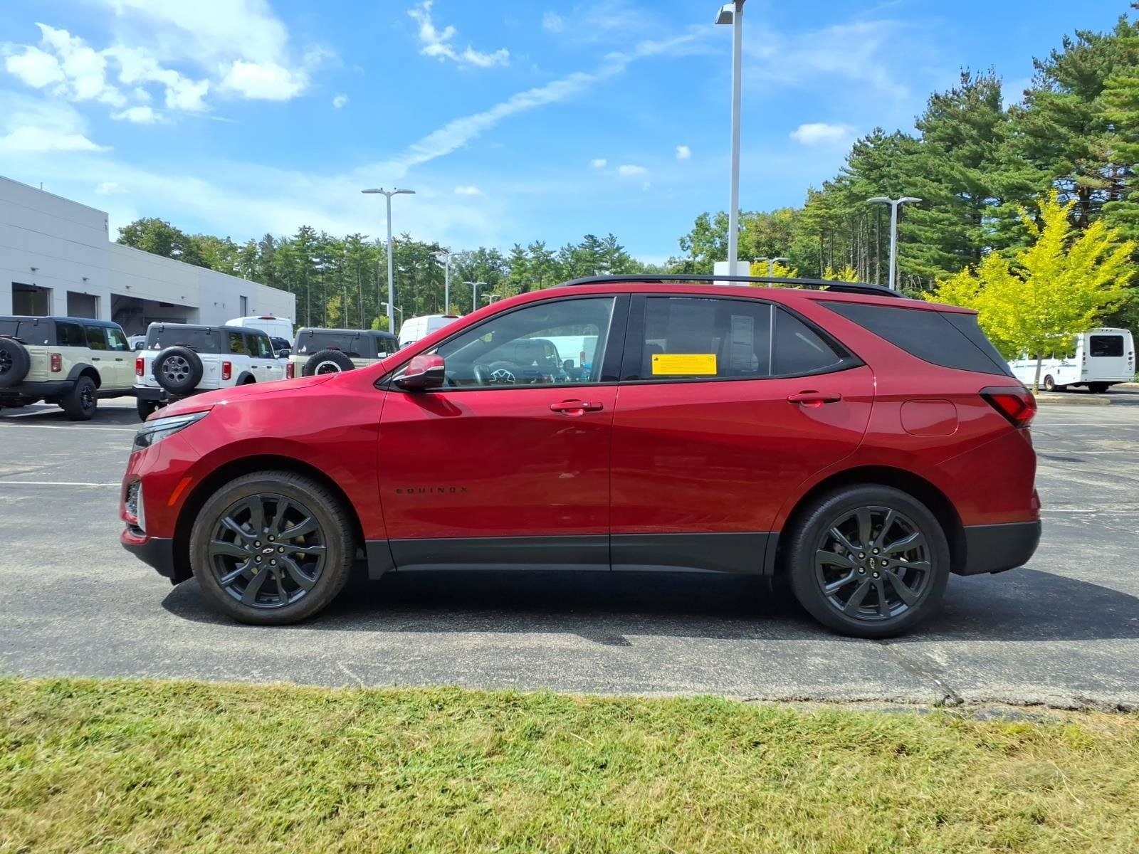 Used 2022 Chevrolet Equinox RS w/ Infotainment Package FWD image 6