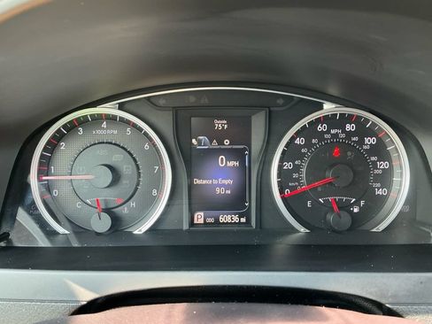 Used 2017 Toyota Camry SE w/ Moonroof Package FWD image 21
