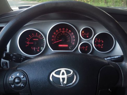 Used 2010 Toyota Tundra 4x4 Double Cab image 8