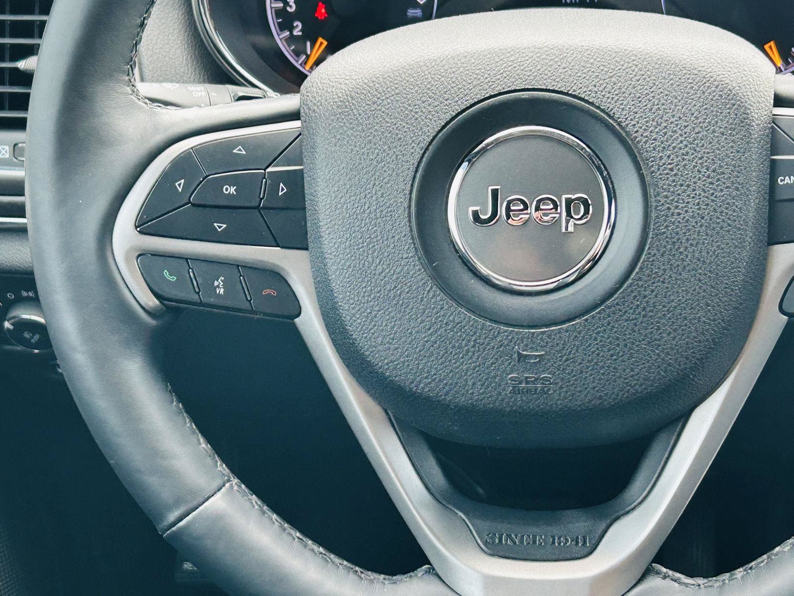 Used 2018 Jeep Grand Cherokee Limited AWD/4WD image 16