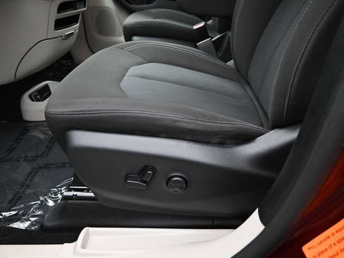 Used 2023 Chrysler Voyager LX FWD image 22