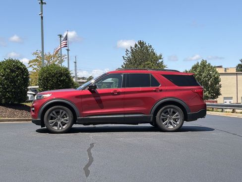 Used 2024 Ford Explorer XLT w/ Equipment Group 202A RWD image 15