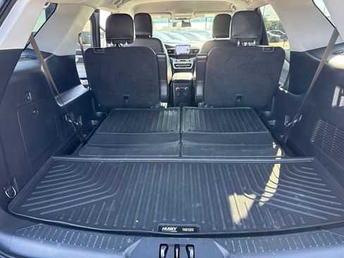 Used 2022 Ford Explorer XLT w/ Equipment Group 202A RWD image 9