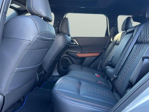 Used 2025 Mitsubishi Outlander SEL Black Edition image 5