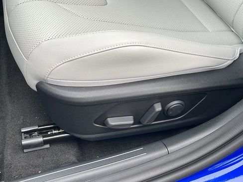 New 2025 Hyundai Elantra Limited image 29