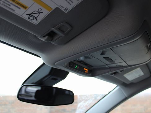 Used 2020 Chevrolet Equinox LT image 27