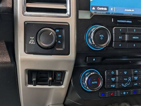 Used 2017 Ford F350 Lariat w/ Chrome Package image 31