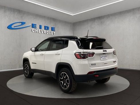 Used 2025 Jeep Compass Trailhawk image 4