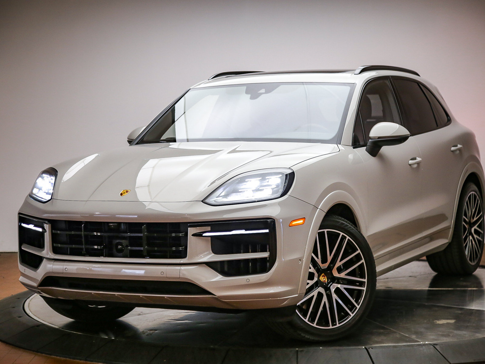 Certified 2024 Porsche Cayenne S AWD/4WD image 1