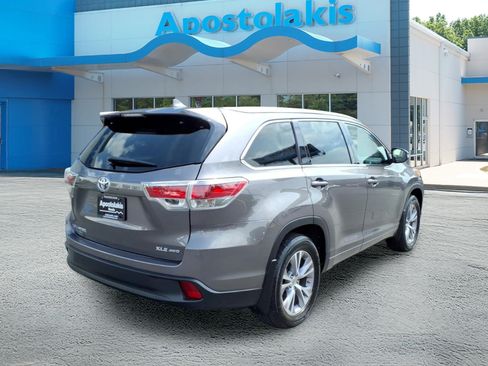 Used 2015 Toyota Highlander XLE AWD/4WD image 3