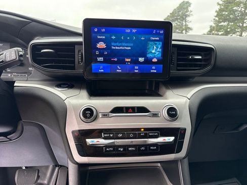 Used 2024 Ford Explorer XLT image 24