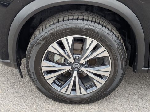 Used 2023 Nissan Rogue SV AWD/4WD image 13
