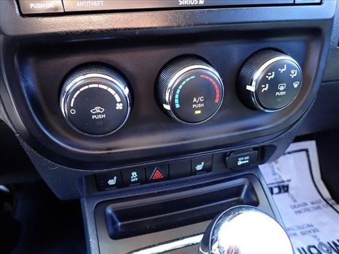Used 2014 Jeep Patriot Latitude AWD/4WD image 19