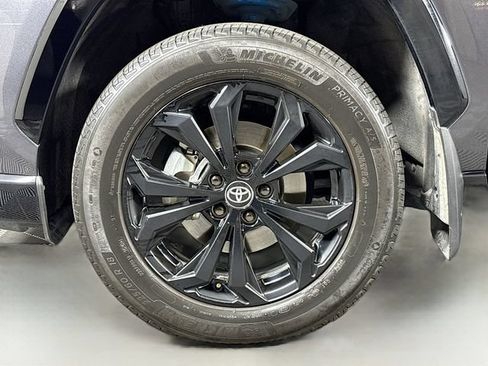 Used 2024 Toyota RAV4 SE w/ Convenience Package AWD/4WD image 34