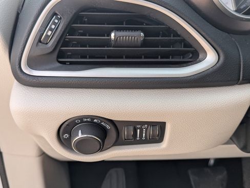 Used 2023 Chrysler Voyager LX image 16