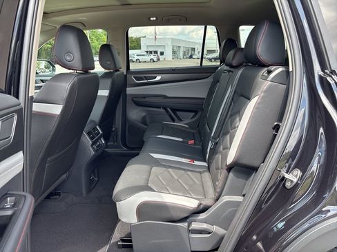 New 2026 Volkswagen Atlas Peak Edition image 23