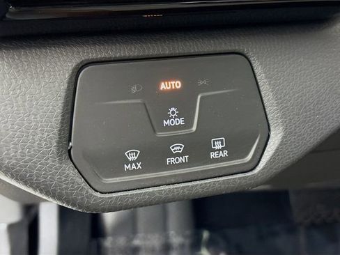 Used 2023 Volkswagen ID.4 Pro image 12