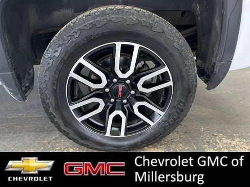 Used 2024 GMC Sierra 1500 AT4 w/ AT4 Premium Package AWD/4WD image 10
