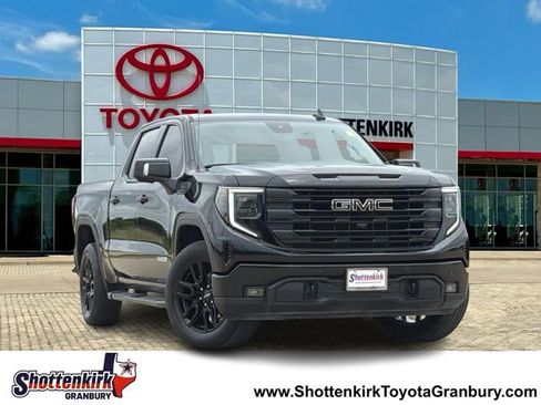 Used 2025 GMC Sierra 1500 Elevation w/ Elevation Premium Package RWD image 1