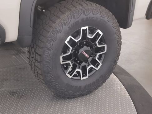 Used 2026 GMC Sierra 2500 AT4X w/ LPO, Black Badging Package AWD/4WD image 14