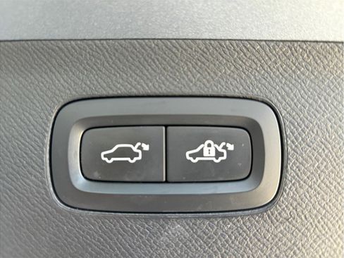 Used 2018 Volvo XC90 T5 Momentum w/ Convenience Package AWD/4WD image 29