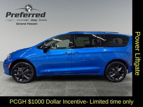 New 2026 Chrysler Pacifica Select w/ S Appearance Package image 9