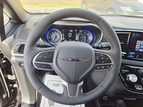 Used 2026 Chrysler Voyager LX FWD image 20