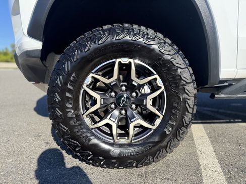 Used 2024 Chevrolet Colorado ZR2 w/ Technology Package image 3